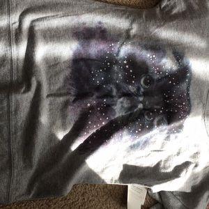 Never ever worn gray cat on it